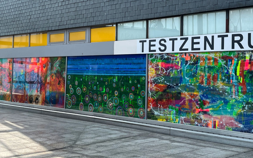 Kunst im Schaufenster: Zum Internationalen Kindertag wird es in Leverkusen bunt.
